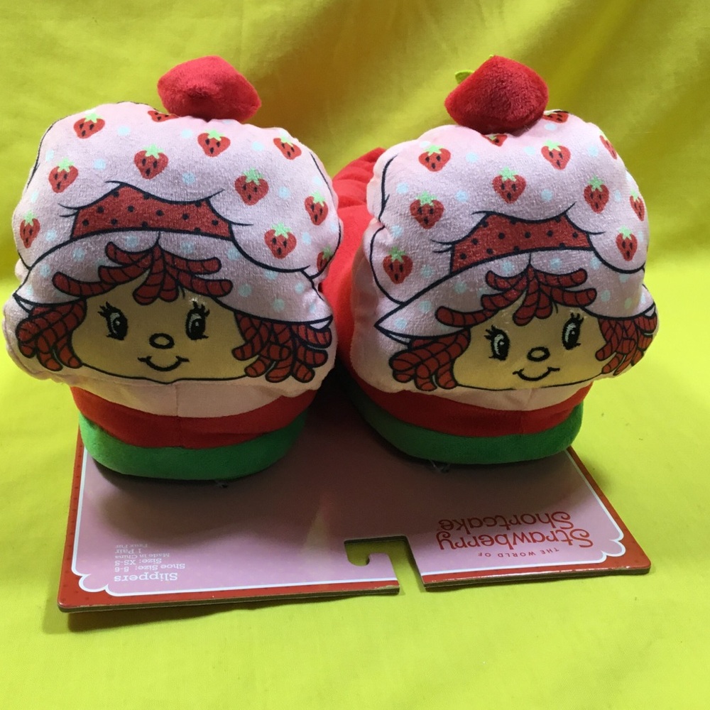 Strawberry Character Pink Plush Slippers Women’s SZ 5/6